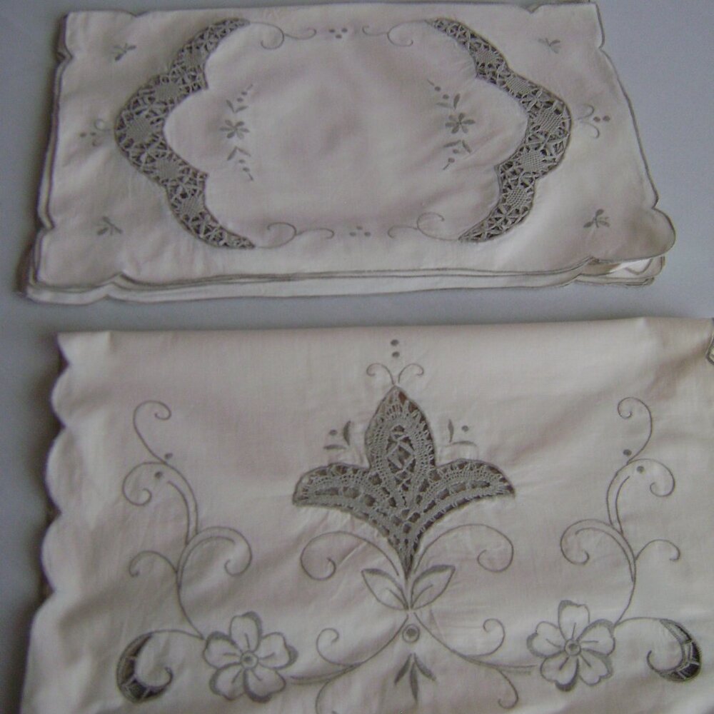 Vintage Scallop edgedTable Runner and Eight Placemats, Off white with Embroidery